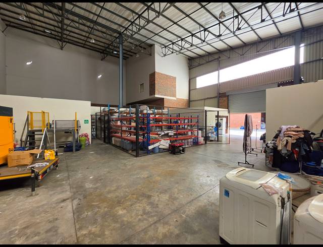 677M² WAREHOUSE TO LET IN COSMO BUSINESS PARK
